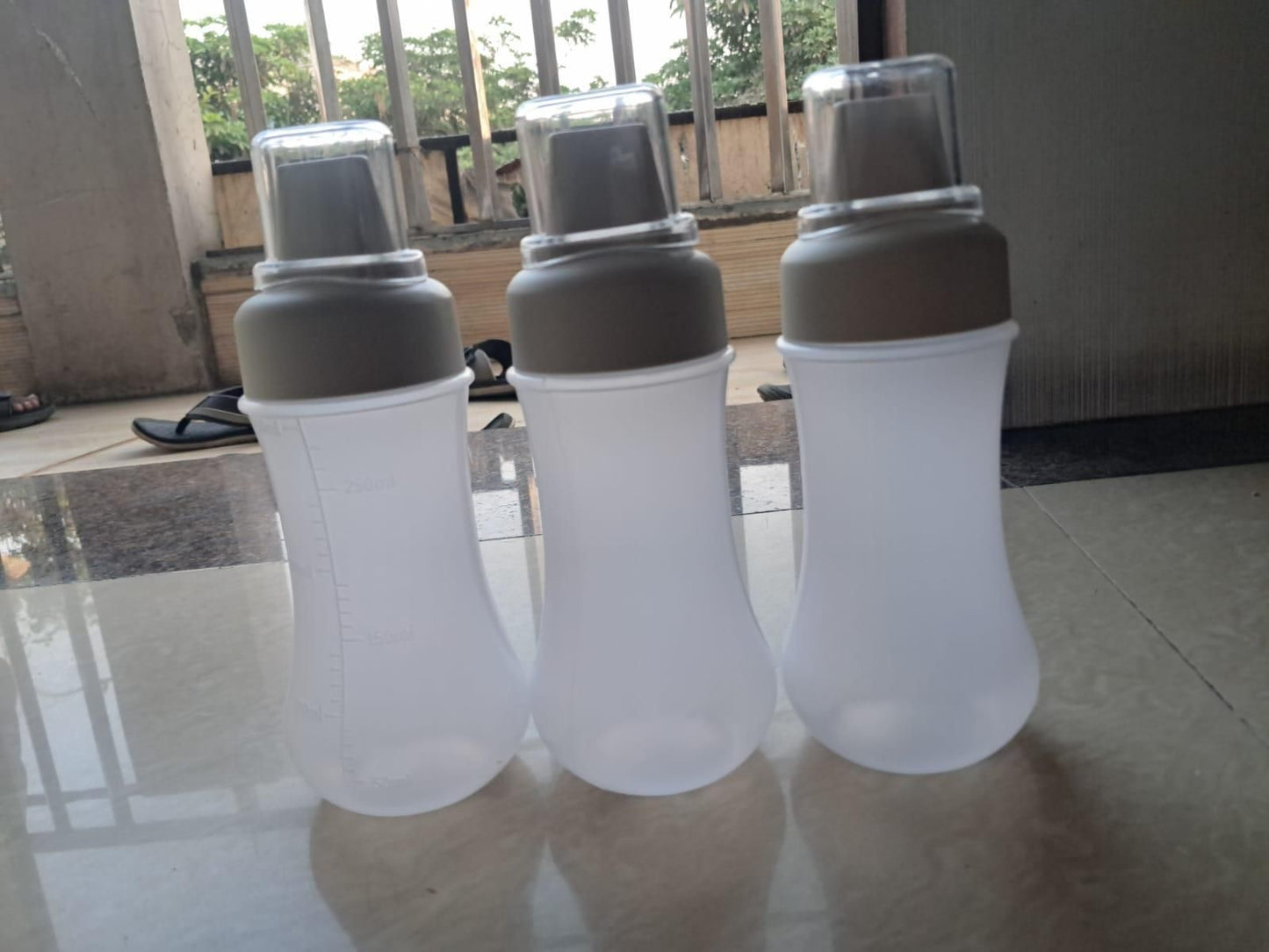 3 pcs Squeeze Ketchup Bottle,Portable Sauce Bottle with Lid Five Holes